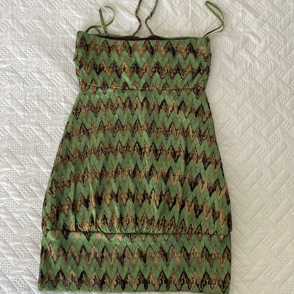 Le Chateau Dress - Picture 3 of 3